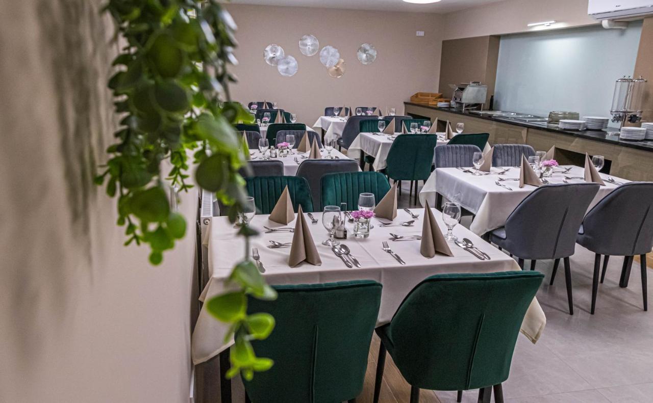 Hotel Crystal Hajdúszoboszló 外观 照片